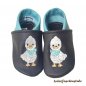 Preview: LedLederpuschen dunkelbraun-babyblau mit beiderseits Stickerei Entengans in (weiß-hellorange-schwarz-hautfarbe Tuch babyblau) erpuschen beige-creme mit beiderseits Namen am Spann (creme) und beiderseits Stickerei Fuchs Freda in (orangebraun-weiß-dunkelbra